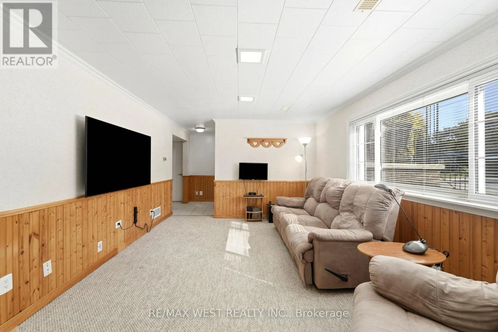 1380 QUEEN'S BOULEVARD