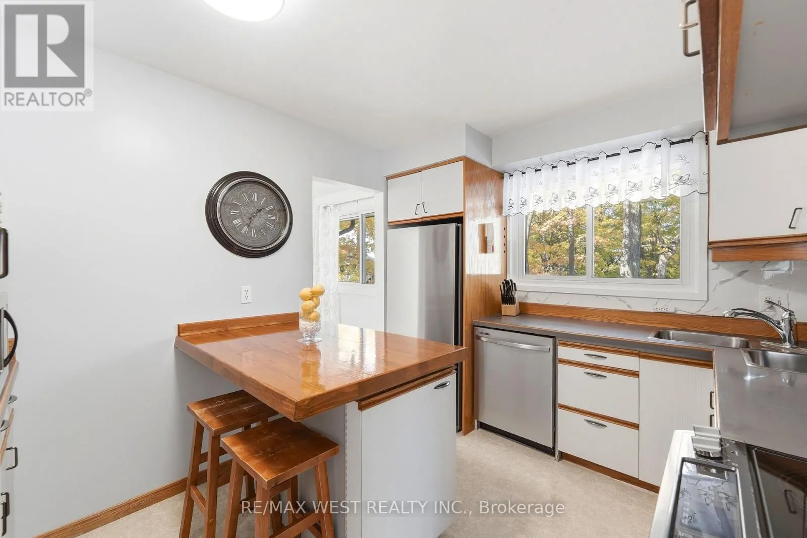 1380 QUEEN'S BOULEVARD