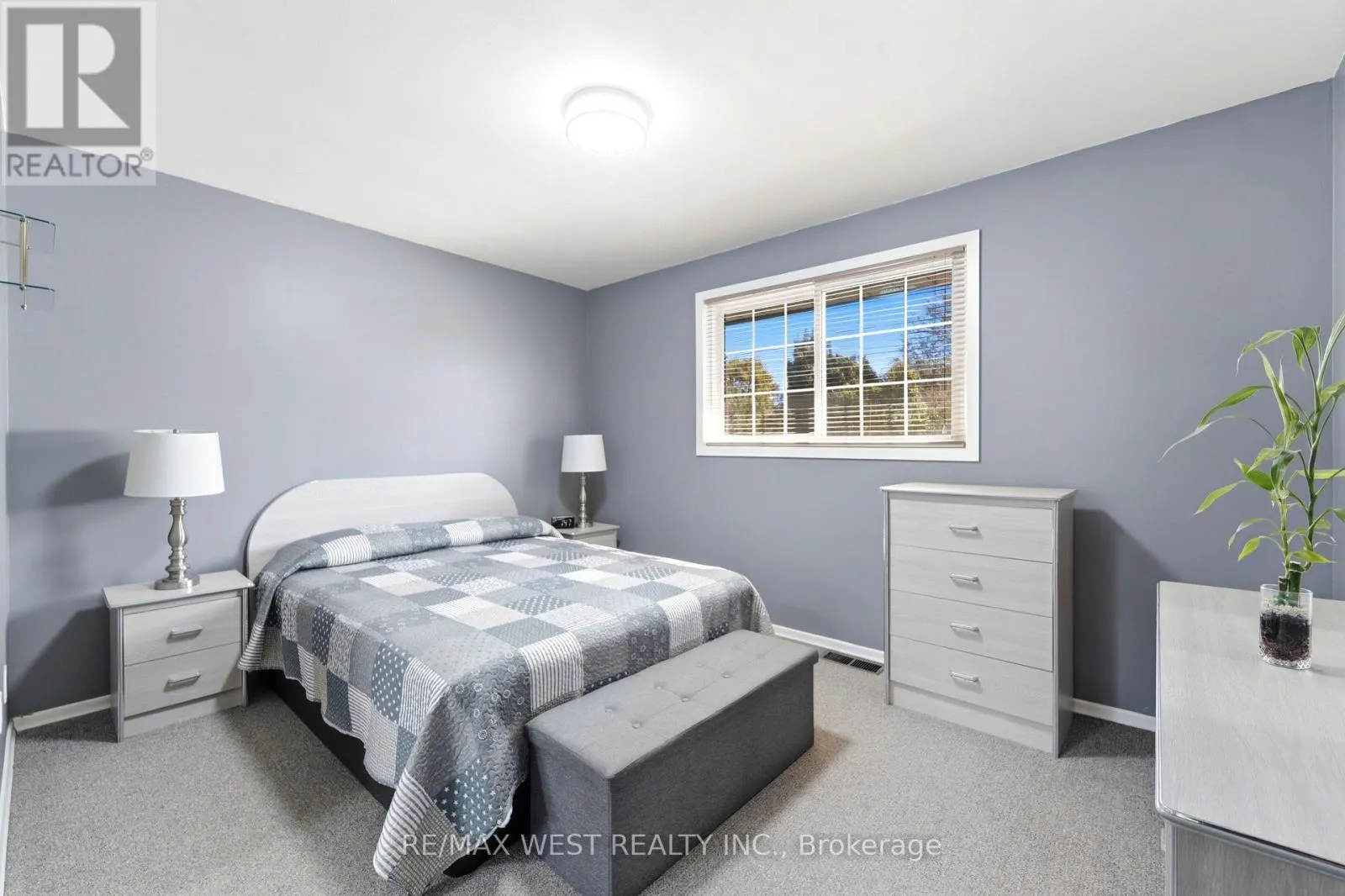 1380 QUEEN'S BOULEVARD