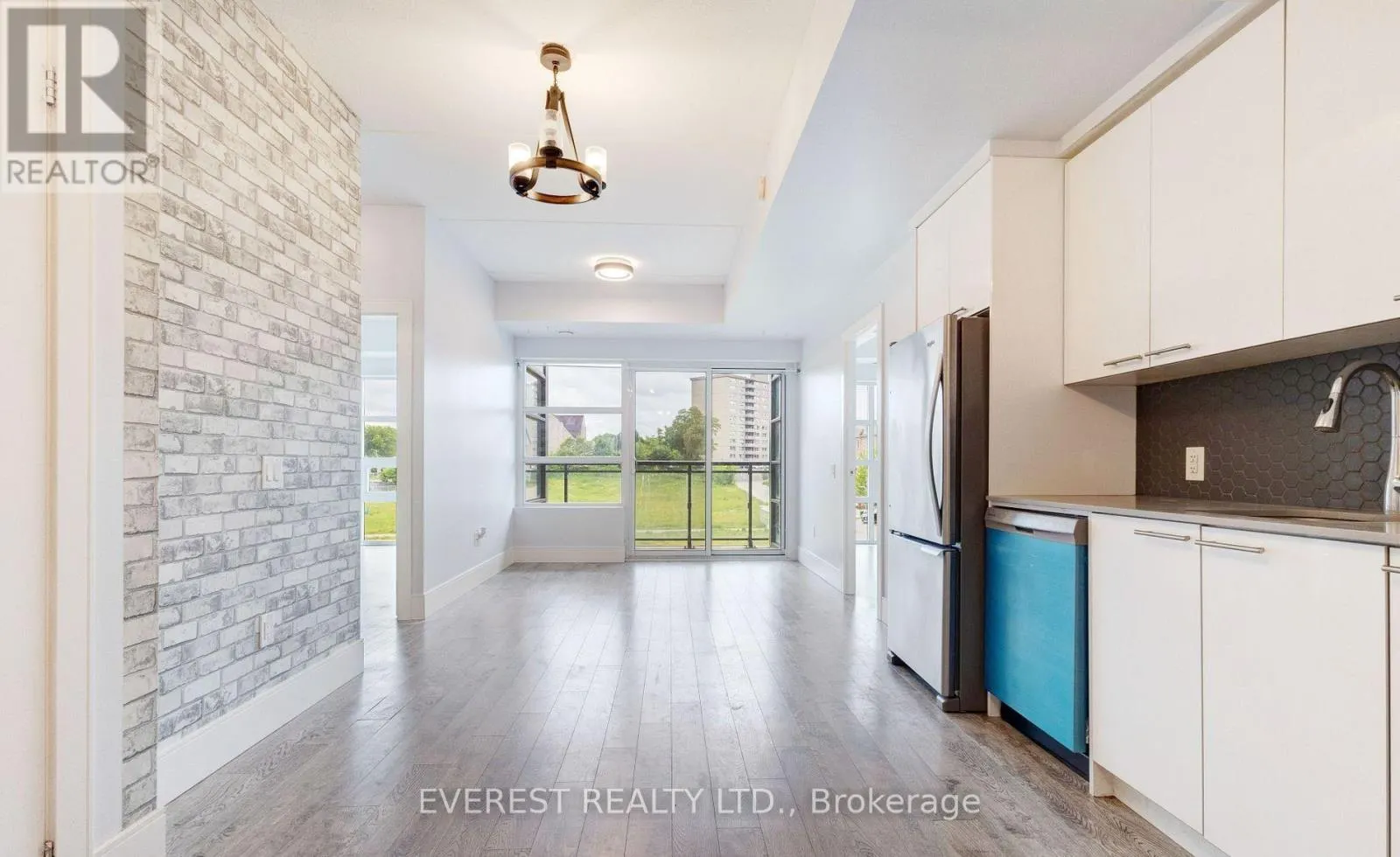 305 - 15 PRINCE ALBERT BOULEVARD