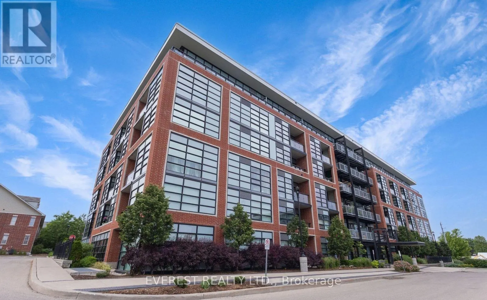 305 - 15 PRINCE ALBERT BOULEVARD