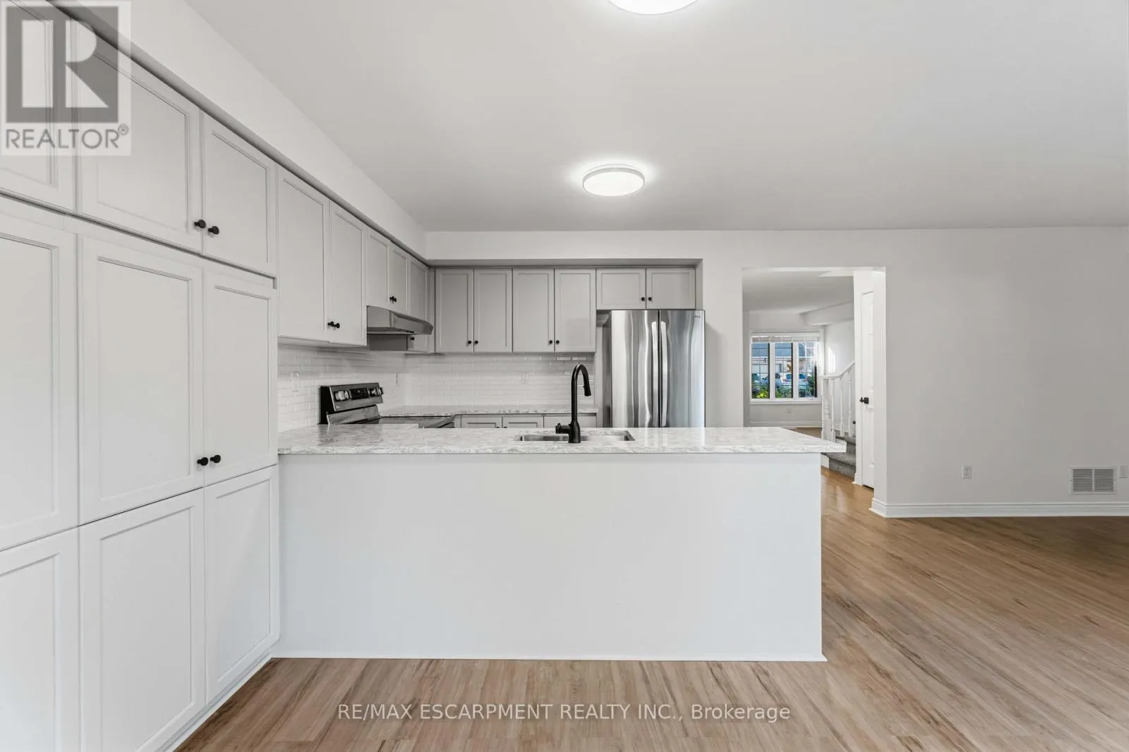 10 - 320 HAMILTON DRIVE