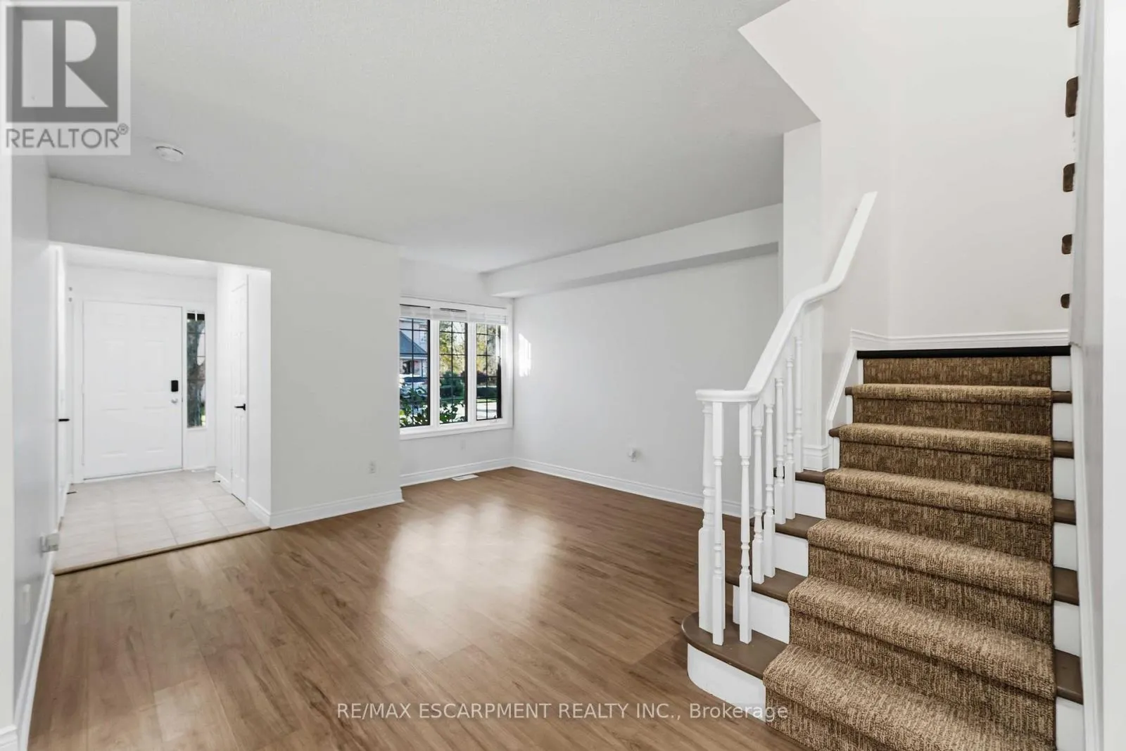 10 - 320 HAMILTON DRIVE