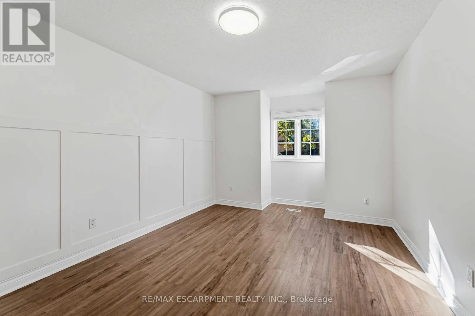 10 - 320 HAMILTON DRIVE