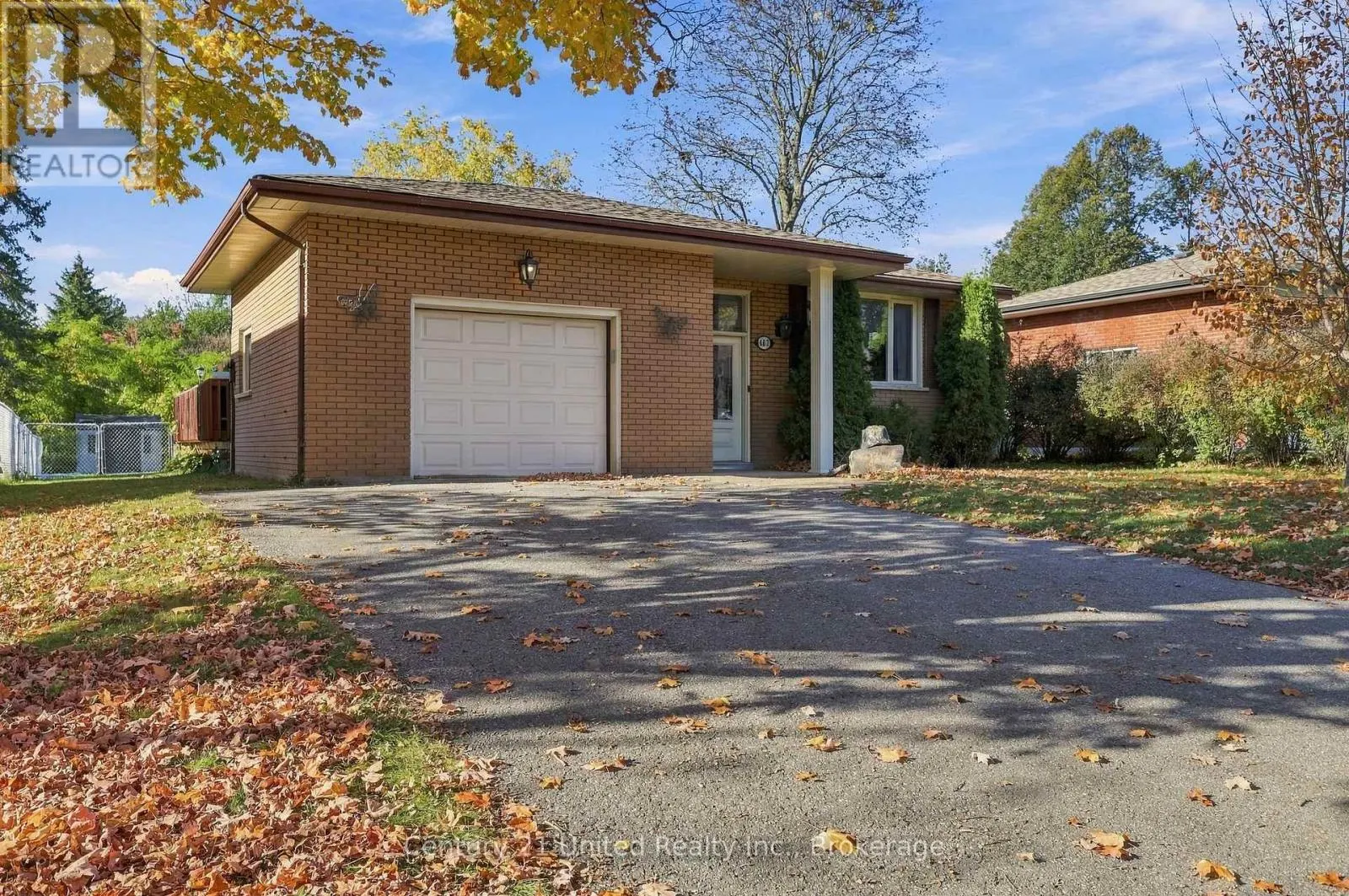 807 HIGHLAND COURT