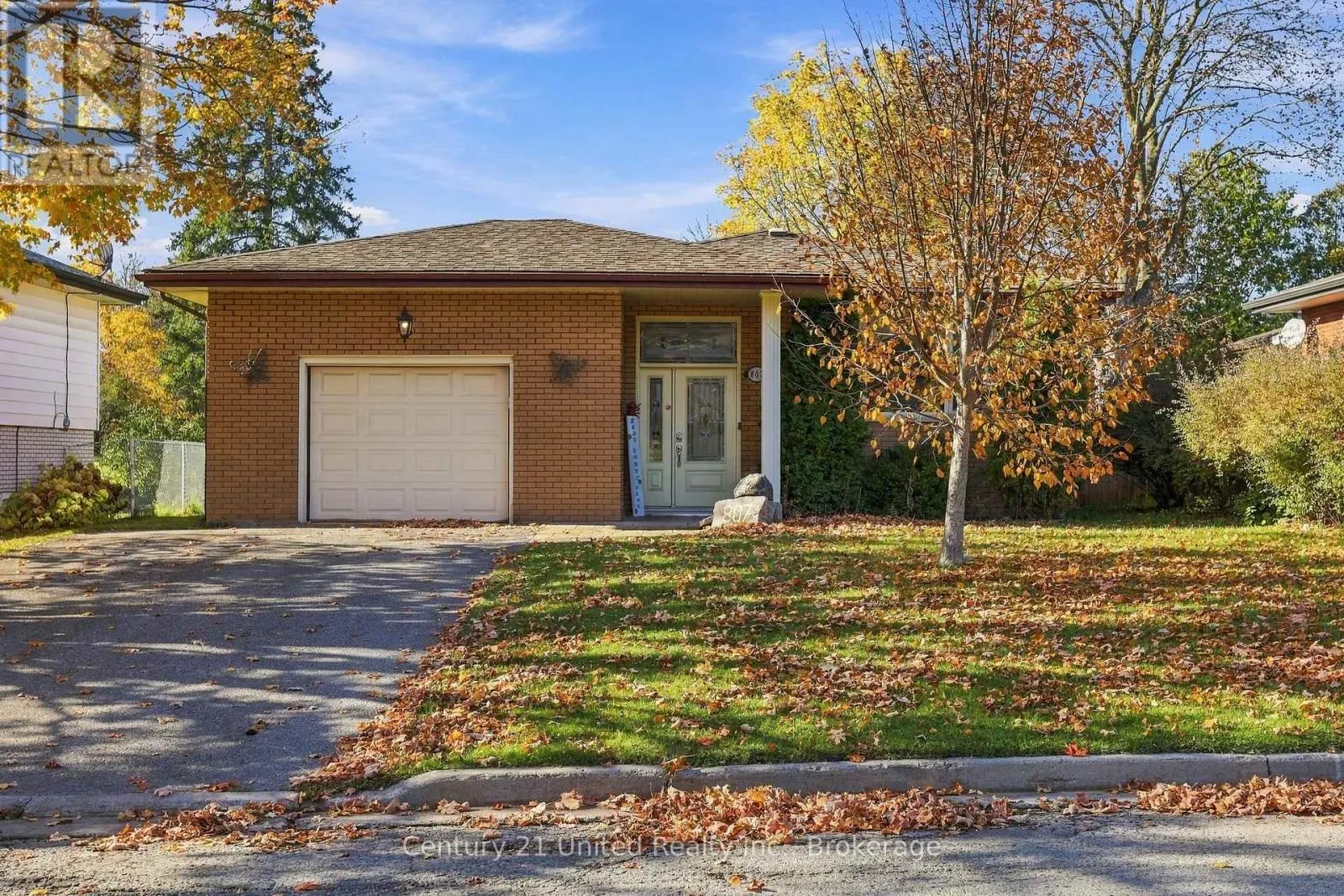 807 HIGHLAND COURT