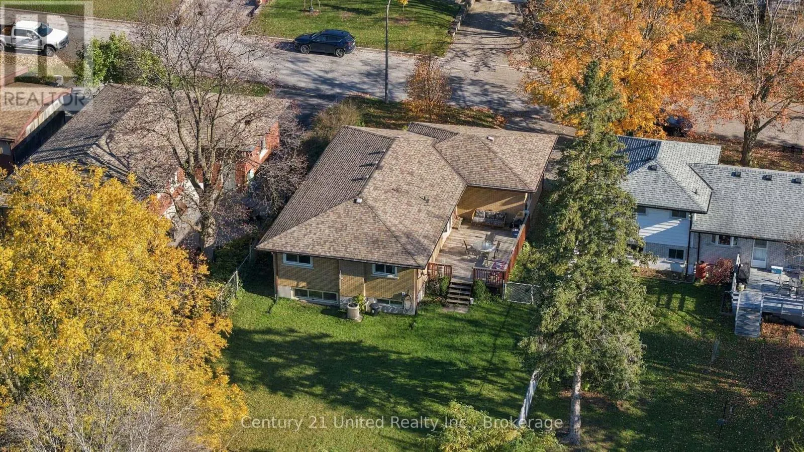 807 HIGHLAND COURT