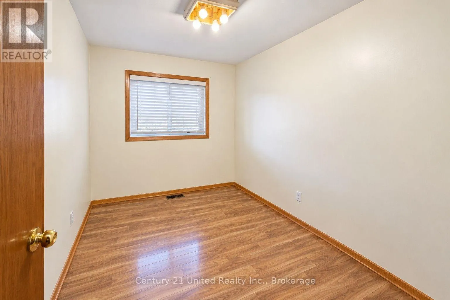 807 HIGHLAND COURT