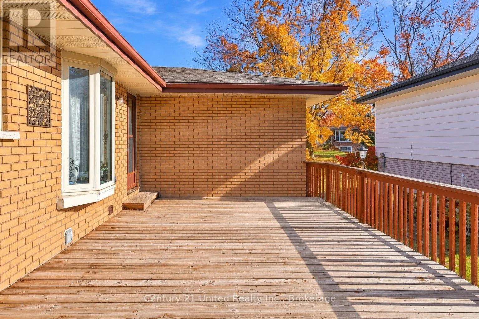 807 HIGHLAND COURT