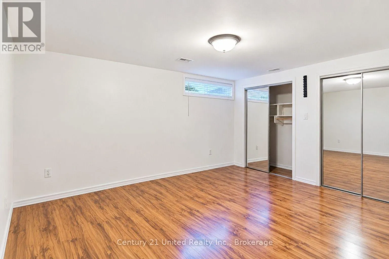 807 HIGHLAND COURT