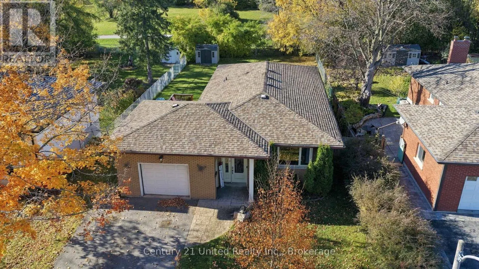 807 HIGHLAND COURT