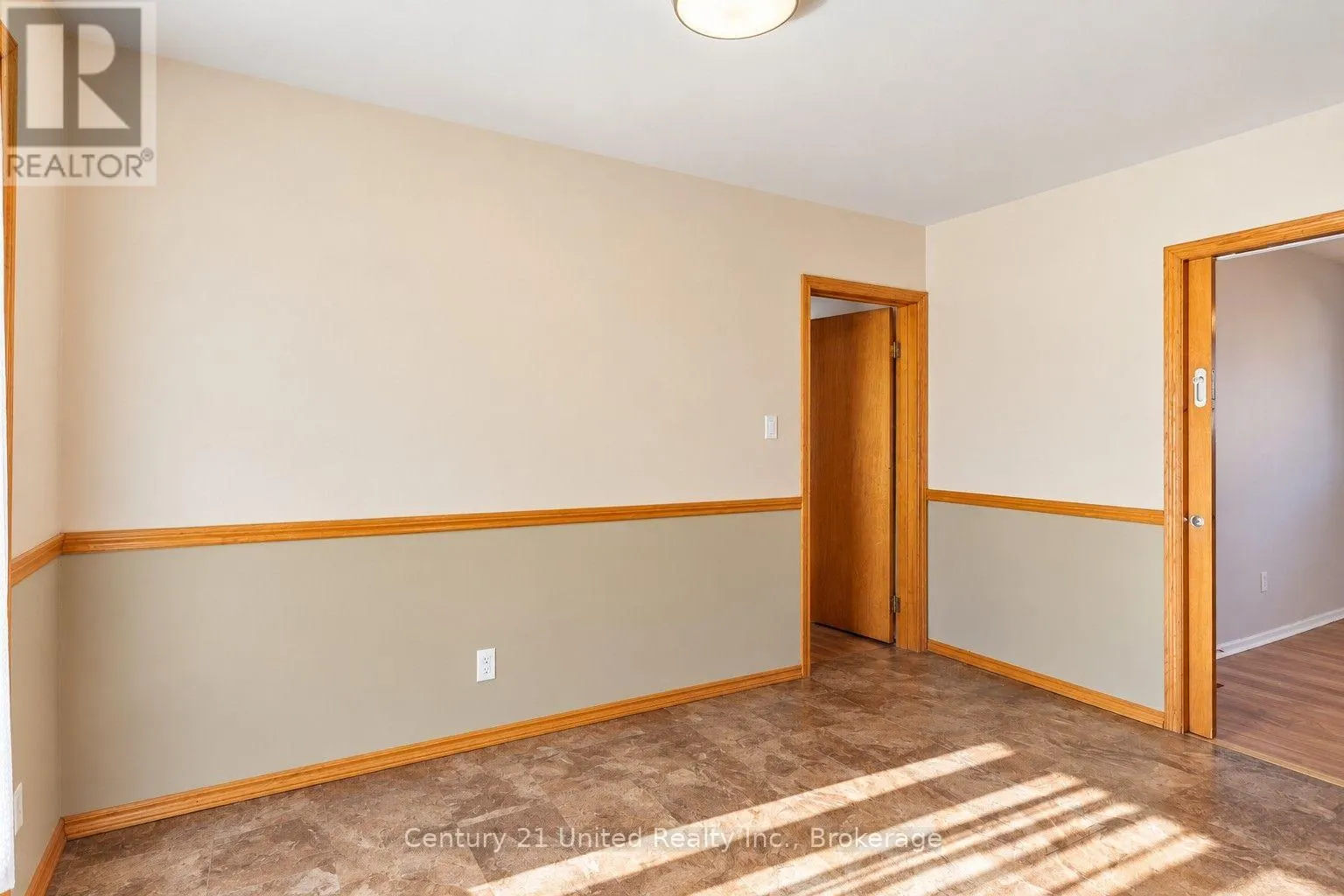 807 HIGHLAND COURT