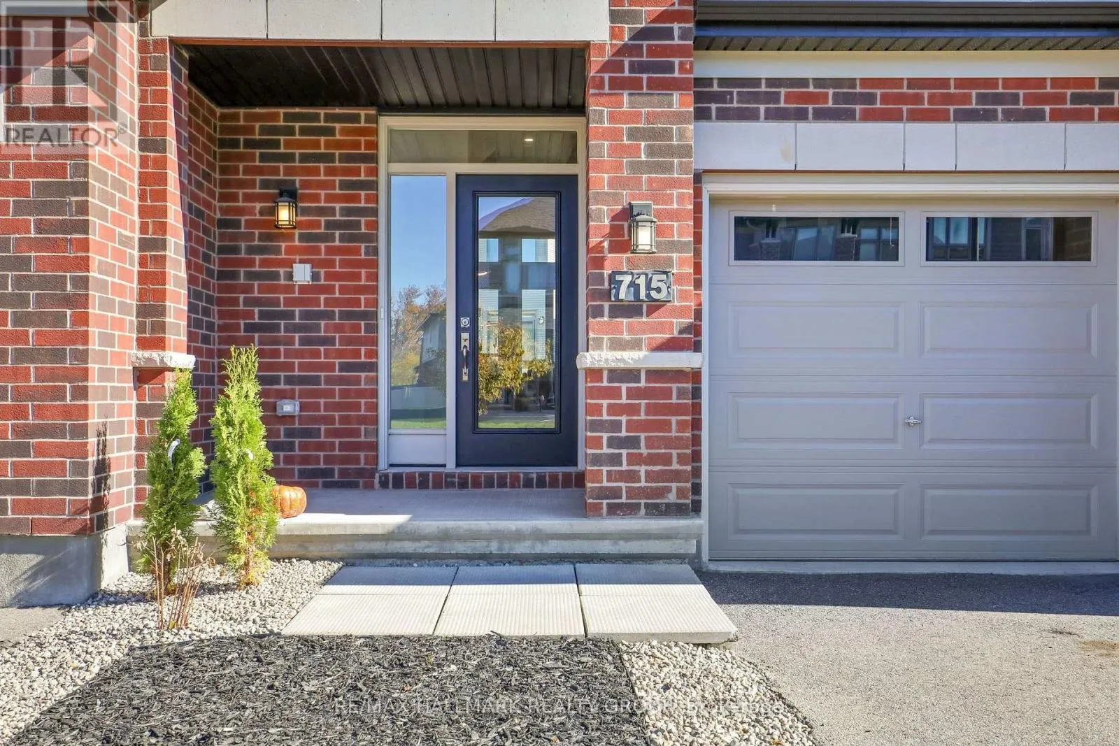715 CAPRICORN CIRCLE