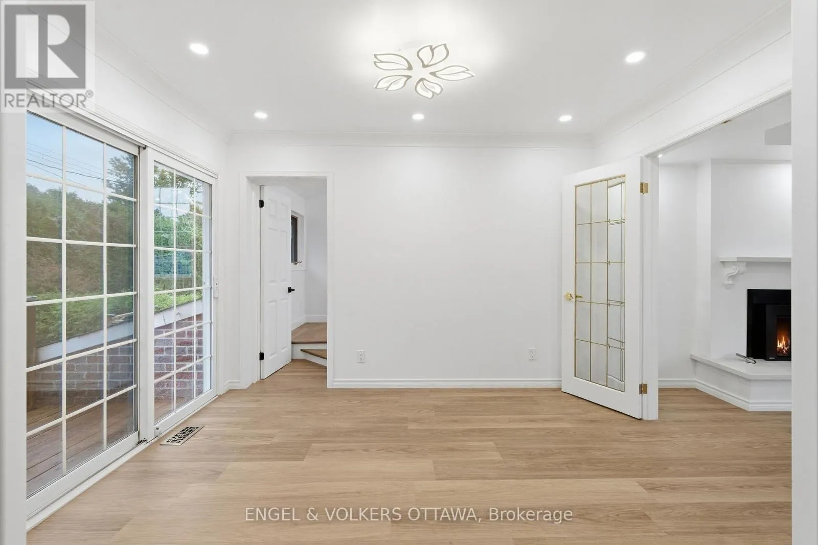 5293 MCLEAN CRESCENT