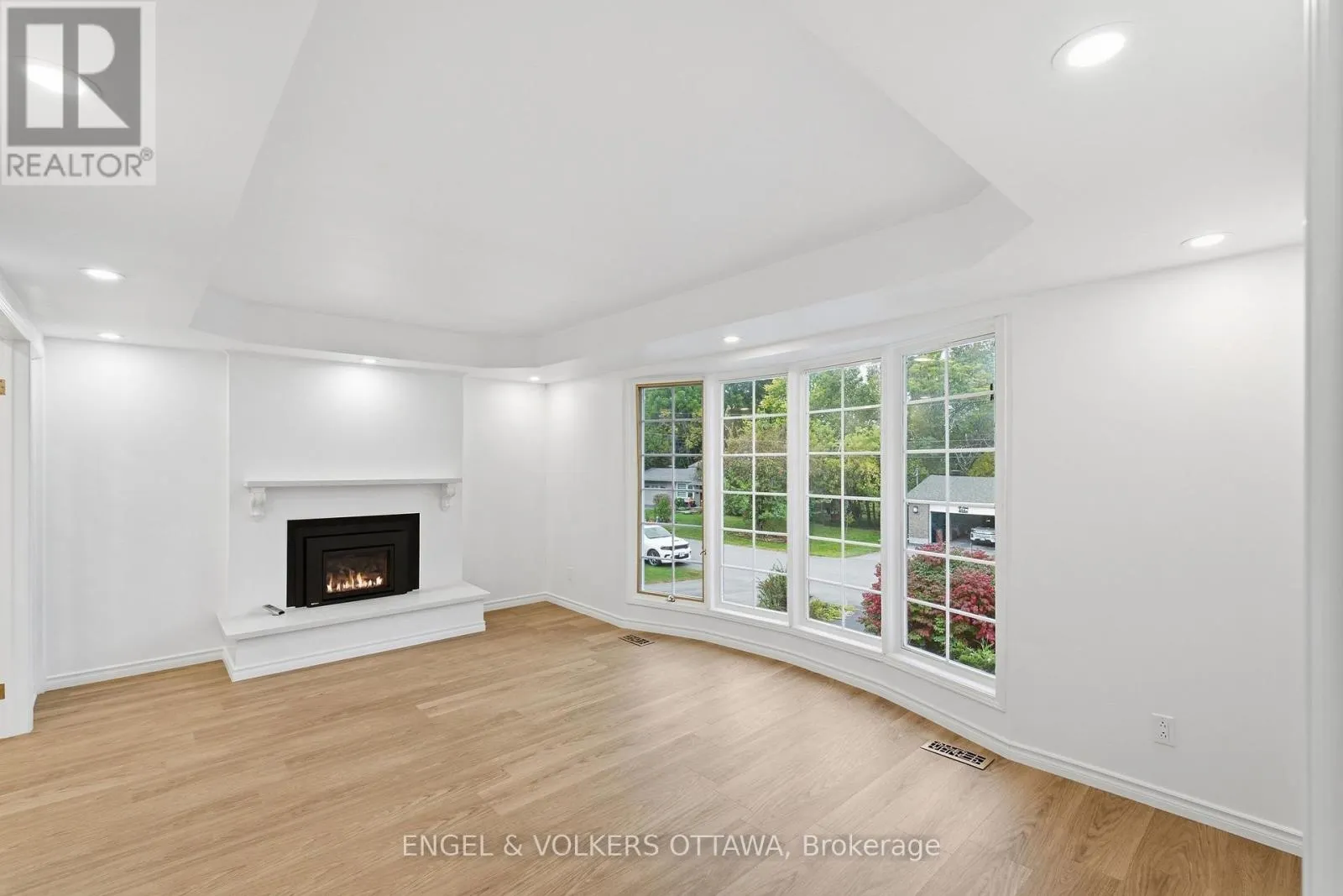 5293 MCLEAN CRESCENT