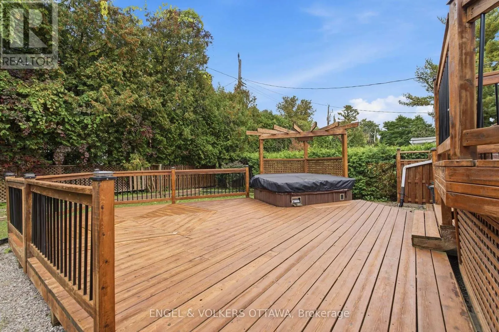 5293 MCLEAN CRESCENT
