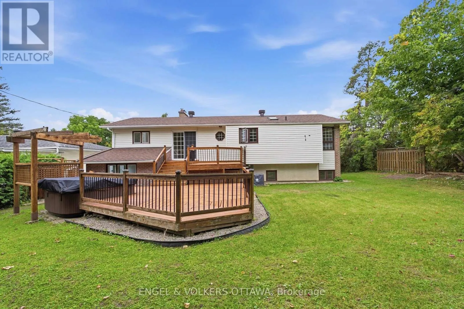 5293 MCLEAN CRESCENT
