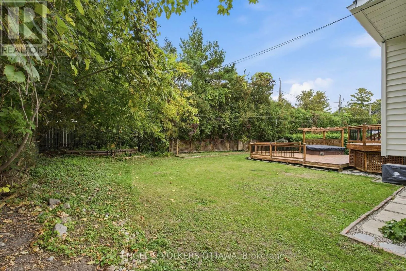 5293 MCLEAN CRESCENT