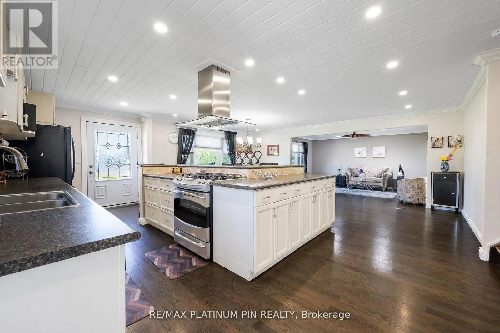 21 LONGFIELD DRIVE