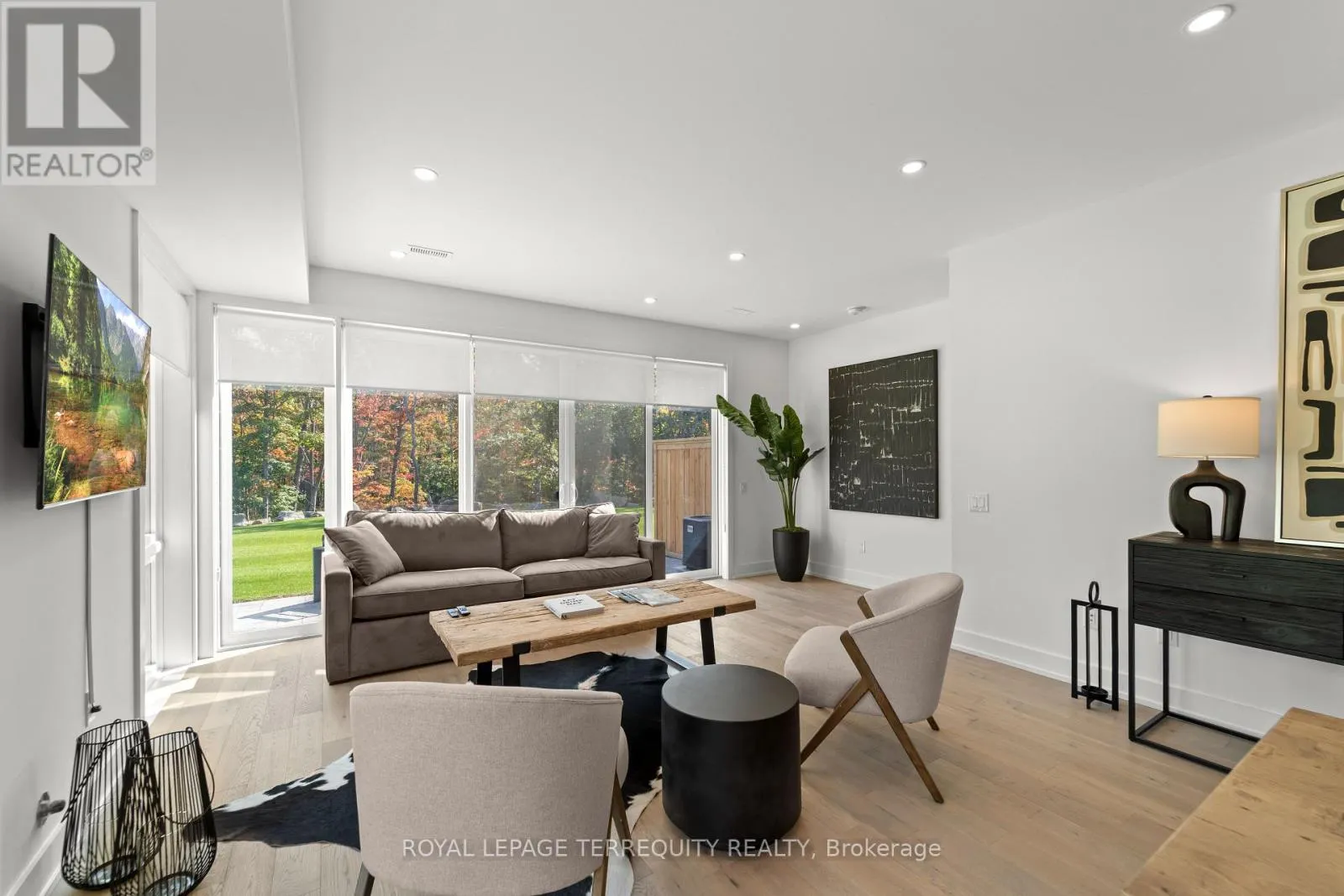 35 ROCKMOUNT CRESCENT