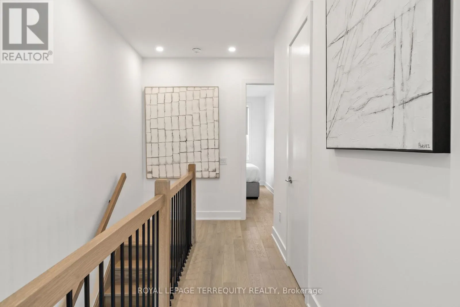 35 ROCKMOUNT CRESCENT