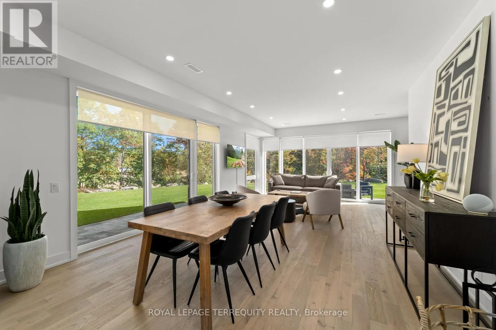 35 ROCKMOUNT CRESCENT