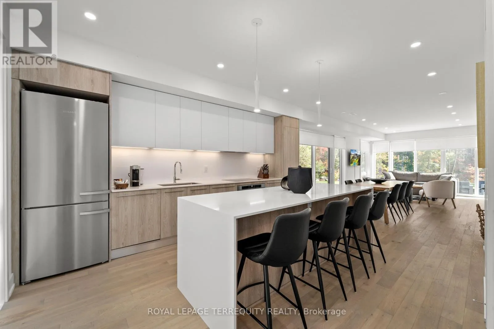 35 ROCKMOUNT CRESCENT