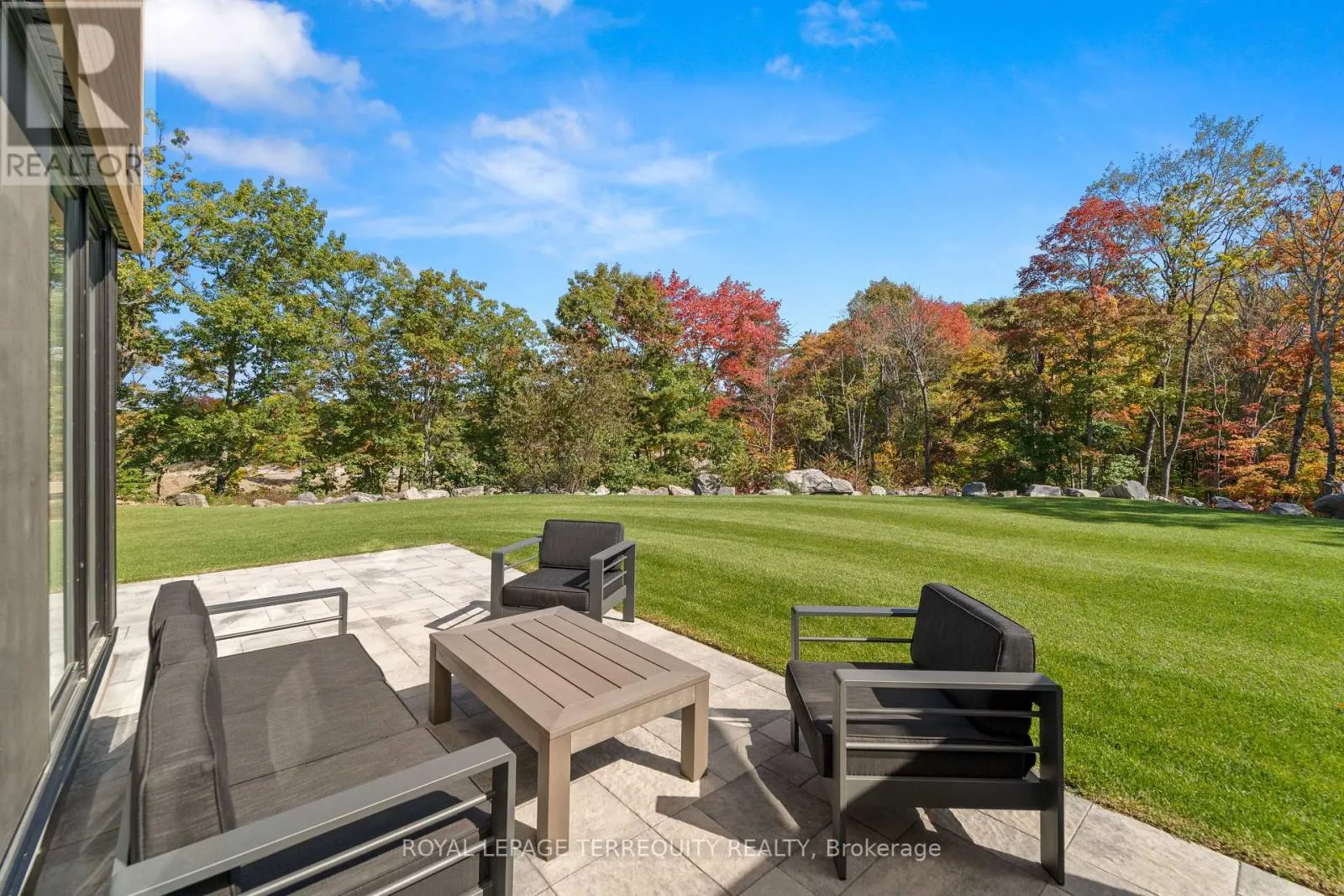 35 ROCKMOUNT CRESCENT