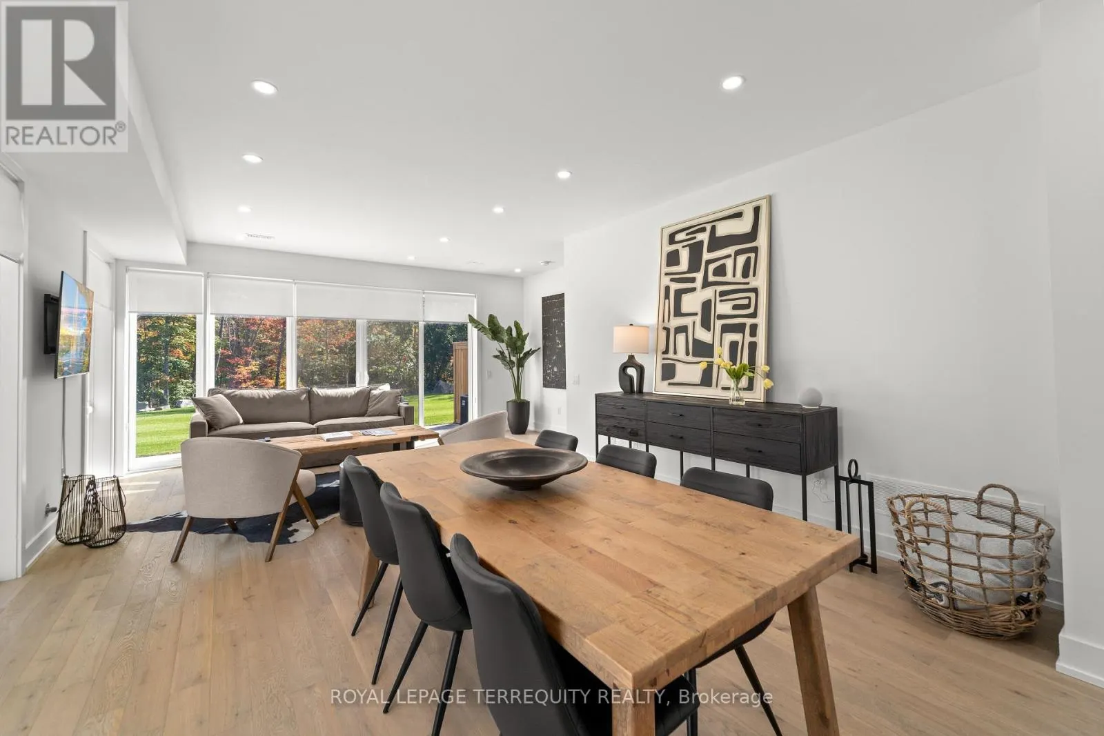 35 ROCKMOUNT CRESCENT