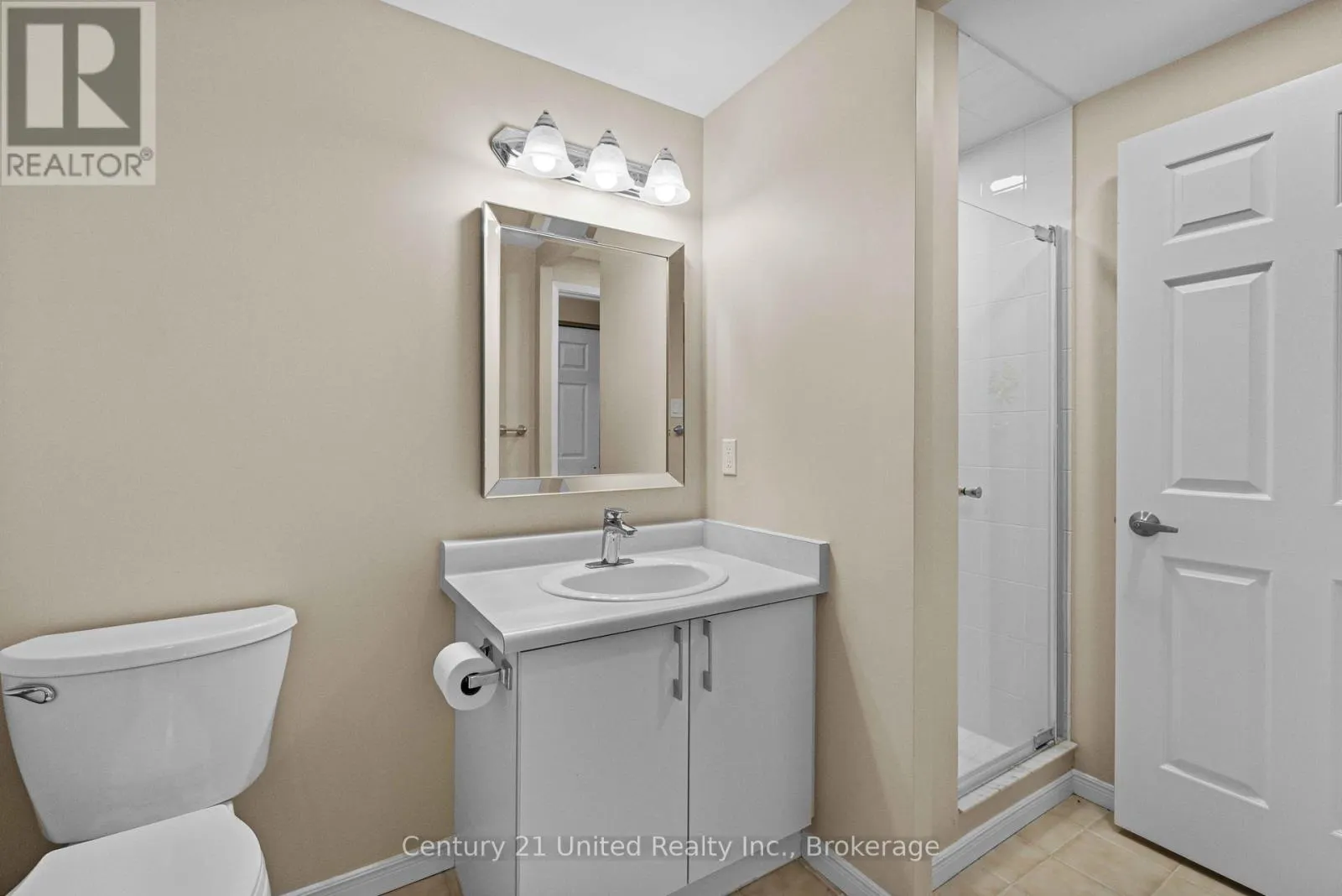 104 - 2 GEORGE STREET N #104