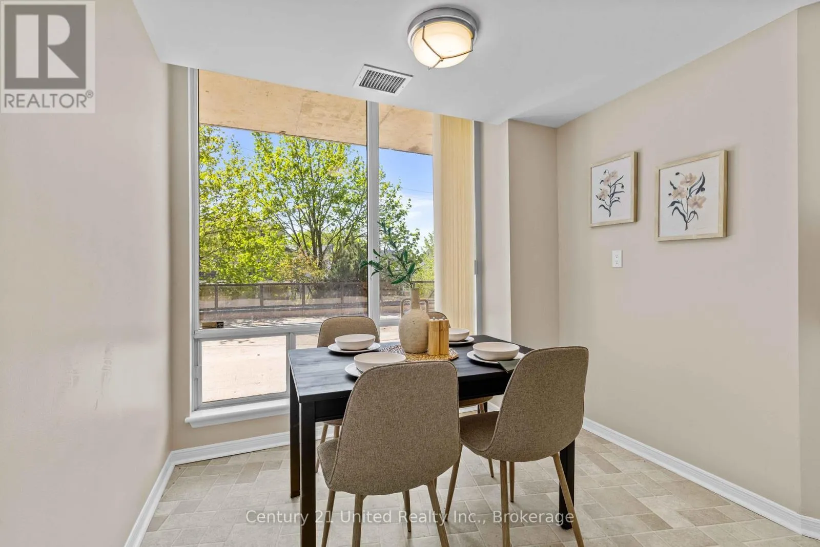 104 - 2 GEORGE STREET N #104