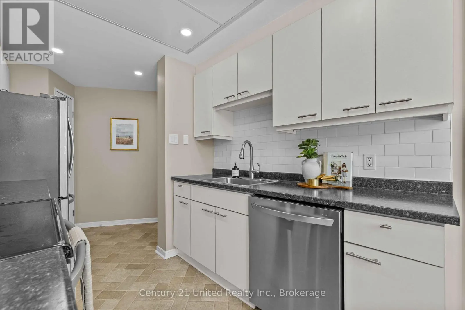 104 - 2 GEORGE STREET N #104