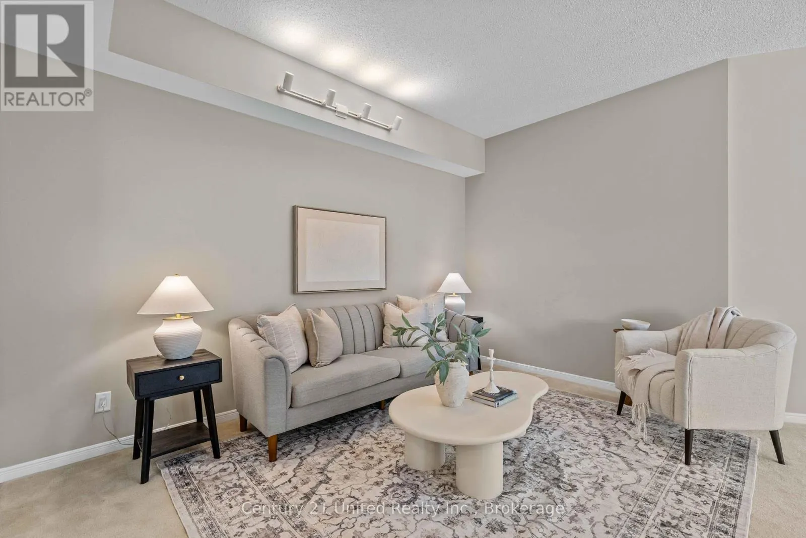 104 - 2 GEORGE STREET N #104