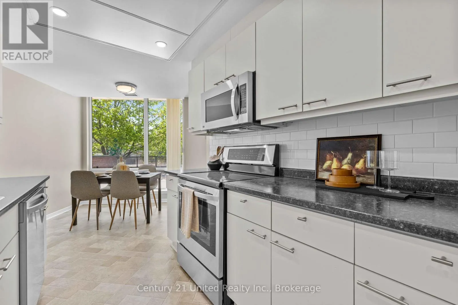 104 - 2 GEORGE STREET N #104