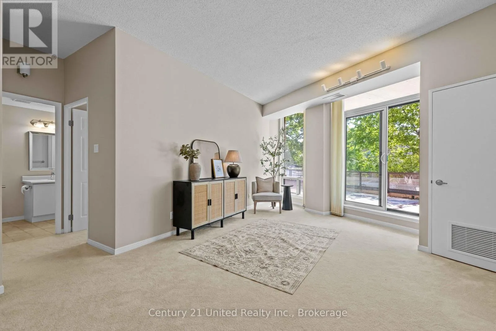 104 - 2 GEORGE STREET N #104