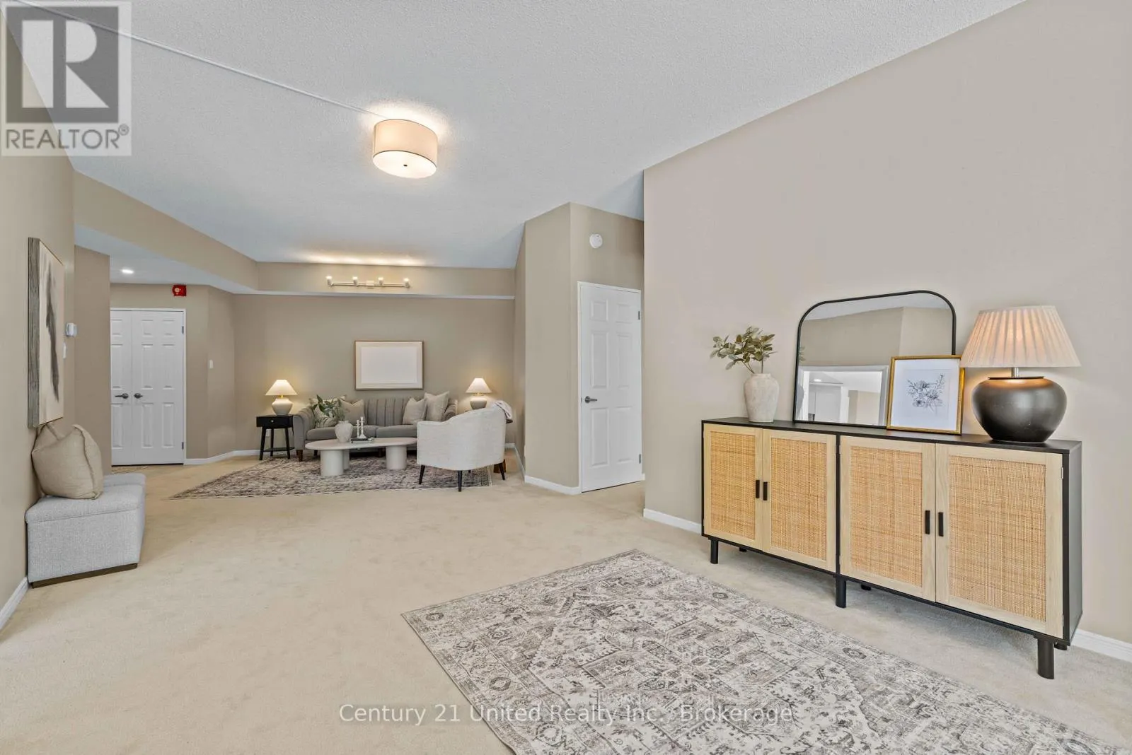 104 - 2 GEORGE STREET N #104