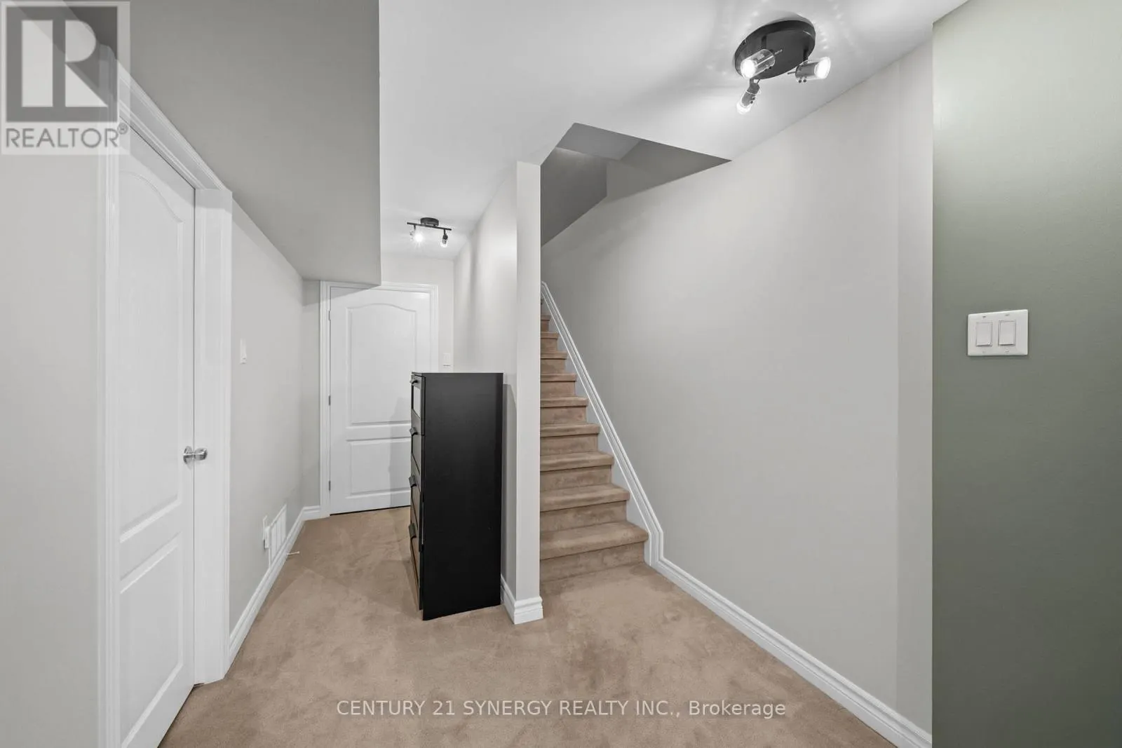 512 CHEROKEE WAY