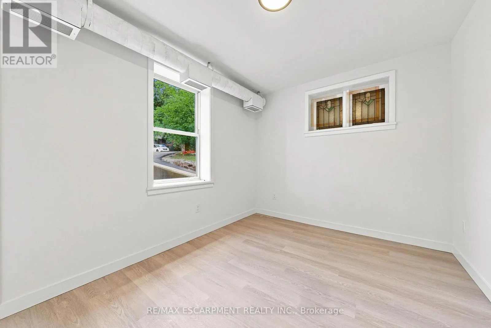 210 - 325 JAMES STREET S