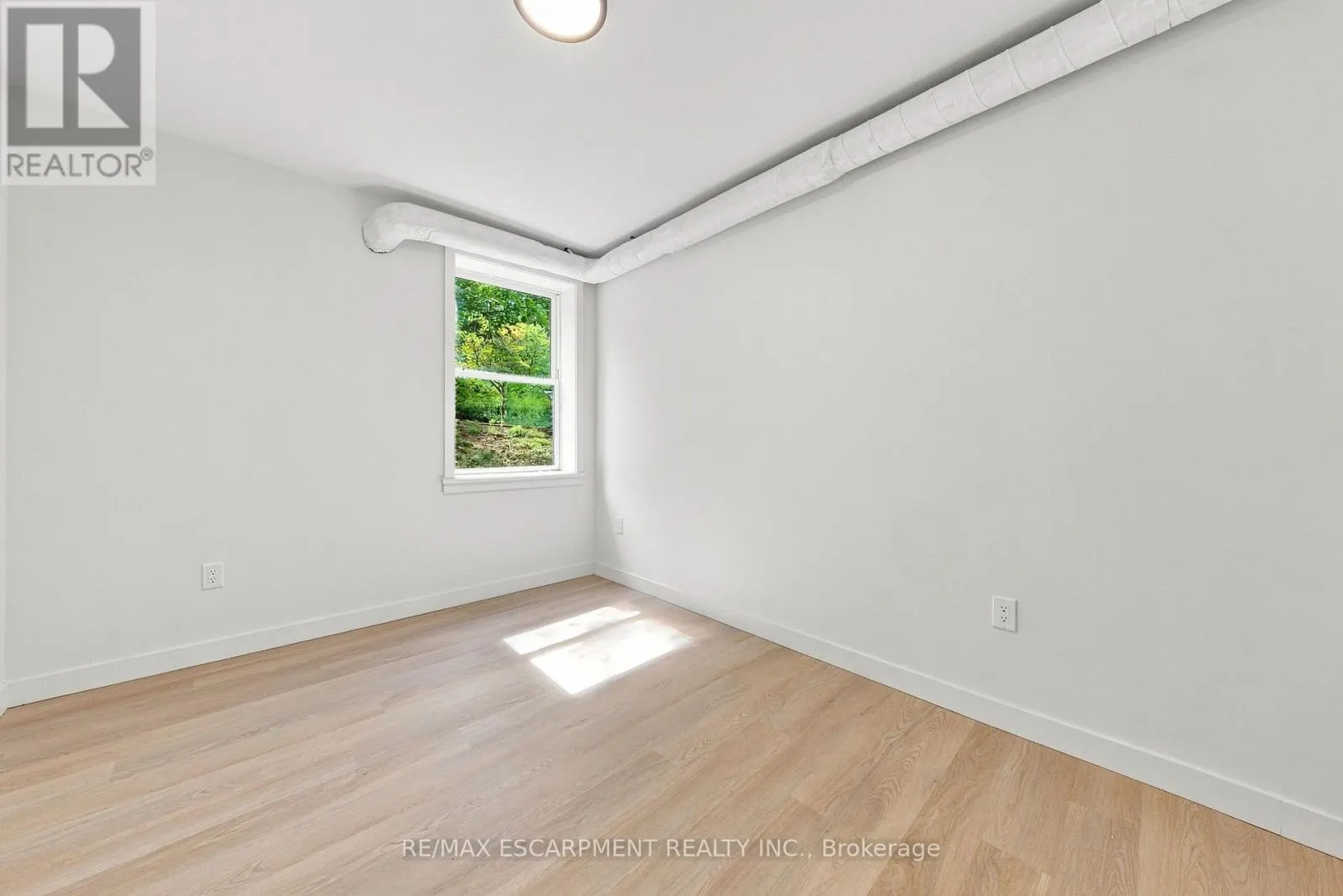 210 - 325 JAMES STREET S