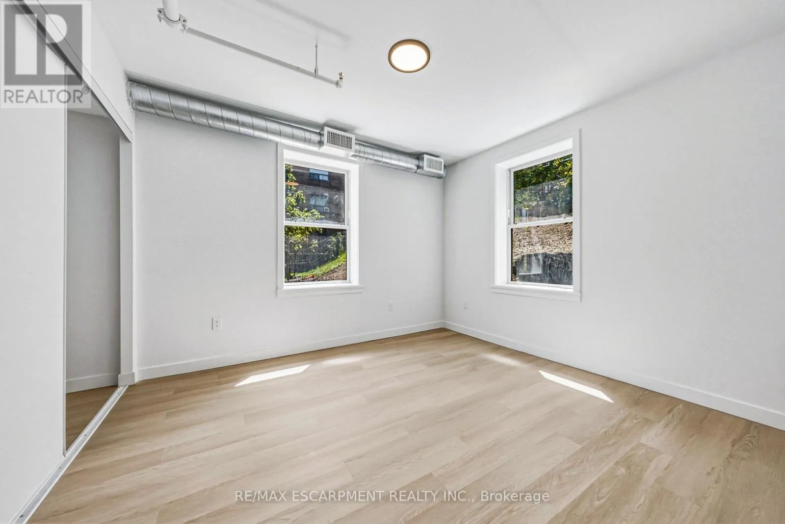 308 - 325 JAMES STREET S