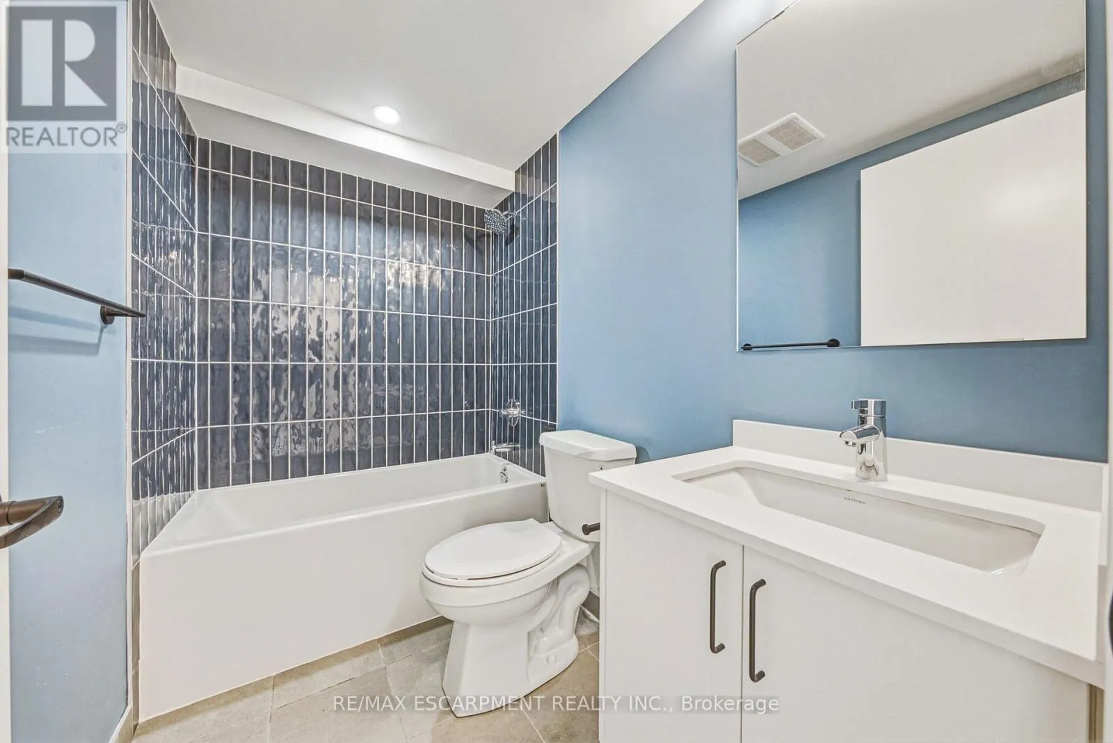 308 - 325 JAMES STREET S