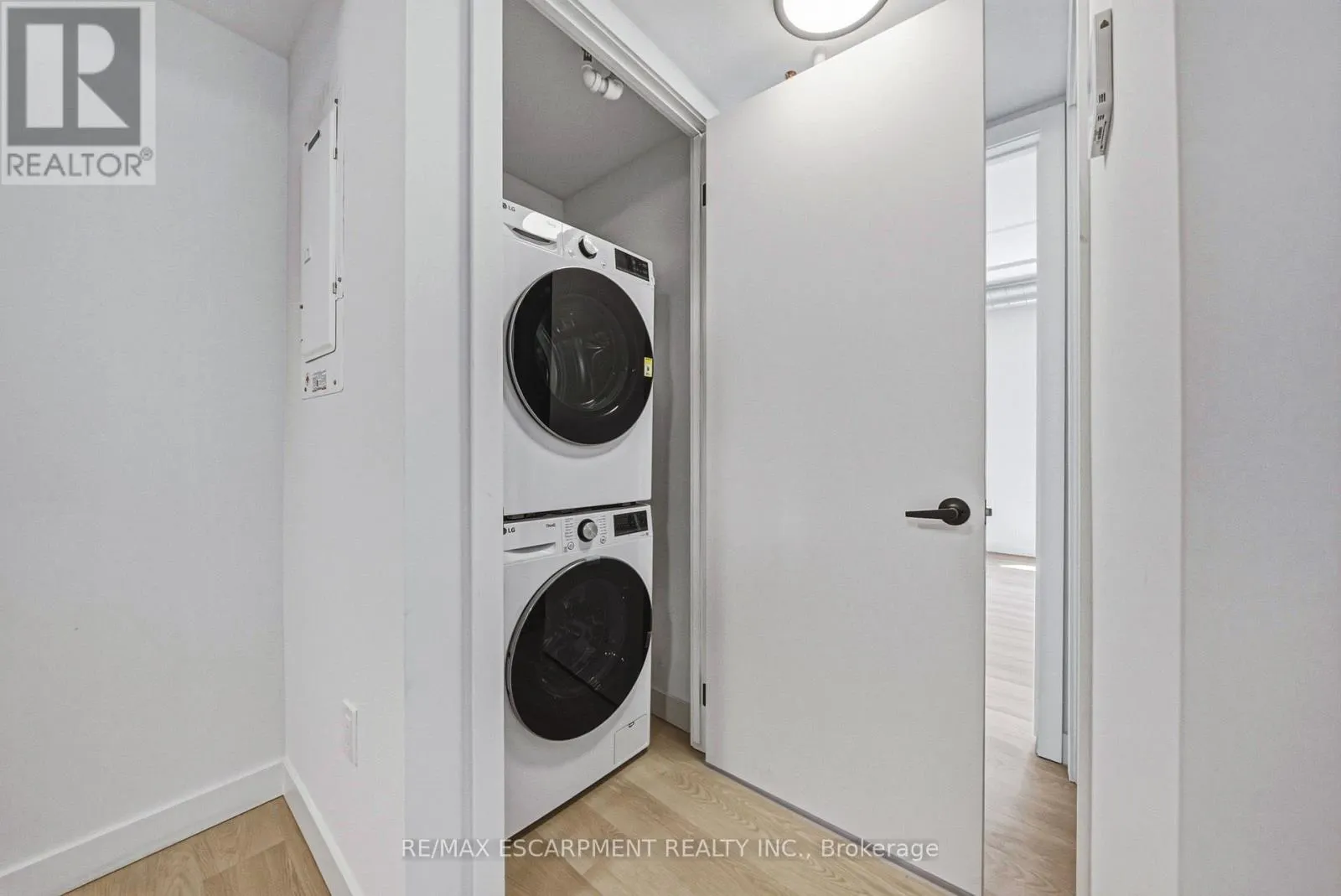 308 - 325 JAMES STREET S