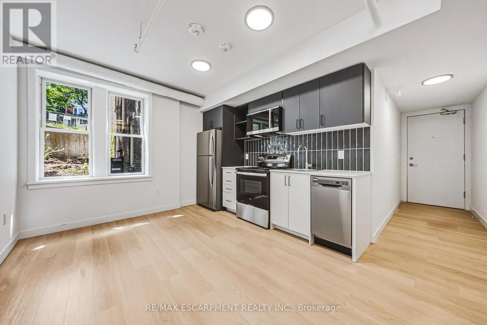 308 - 325 JAMES STREET S