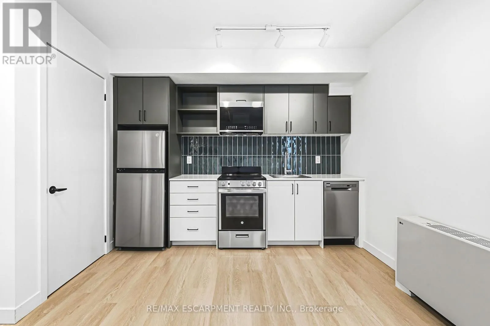 306 - 325 JAMES STREET S