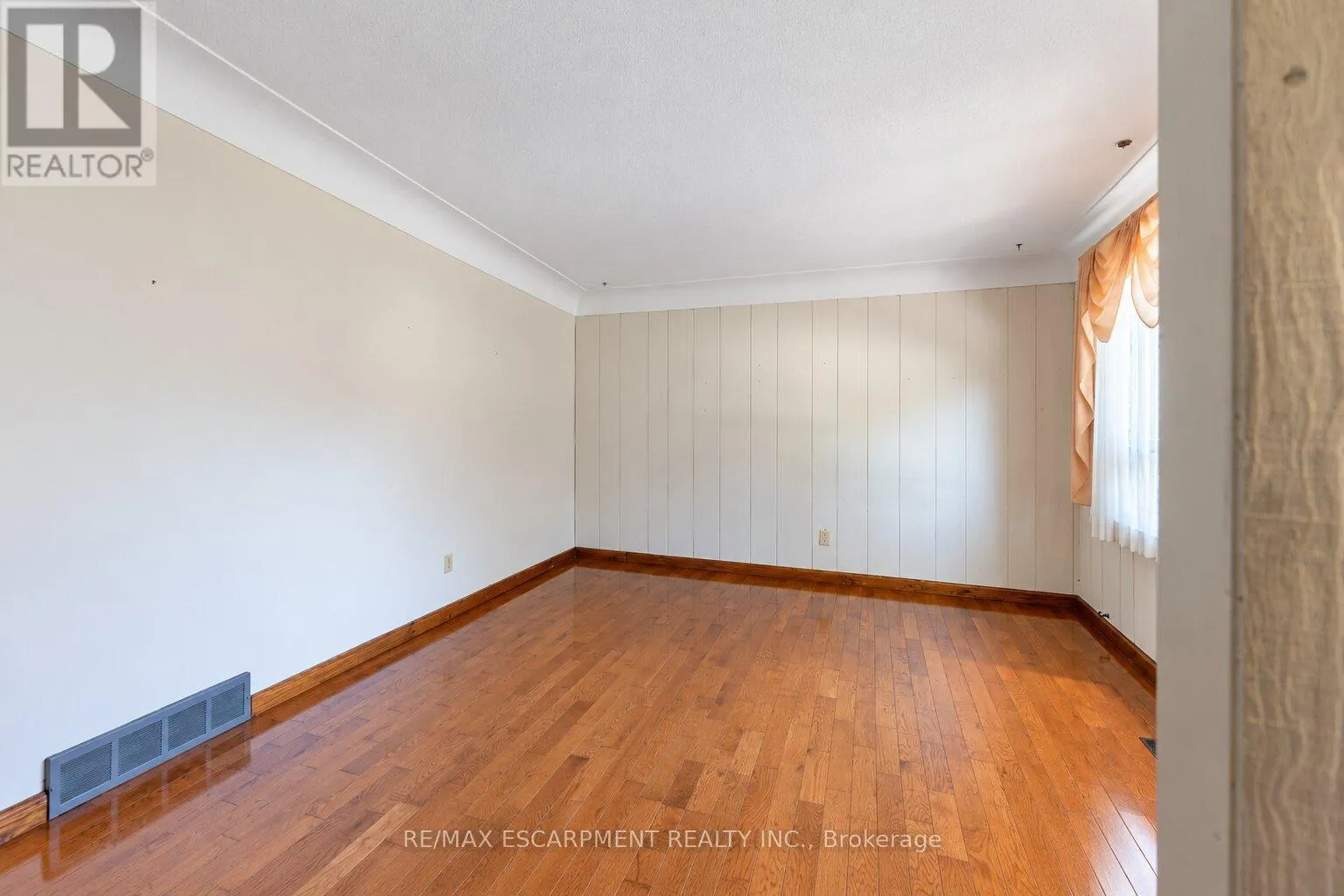 28 SHADYSIDE AVENUE