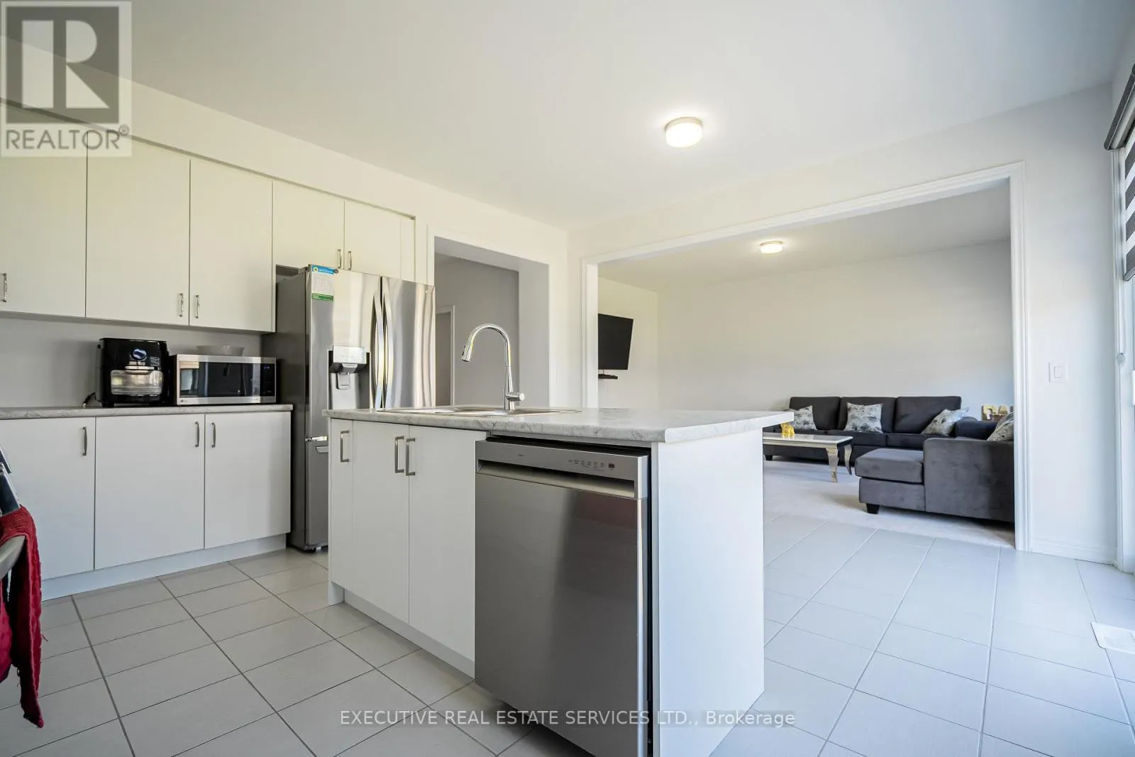 283 REA DRIVE N