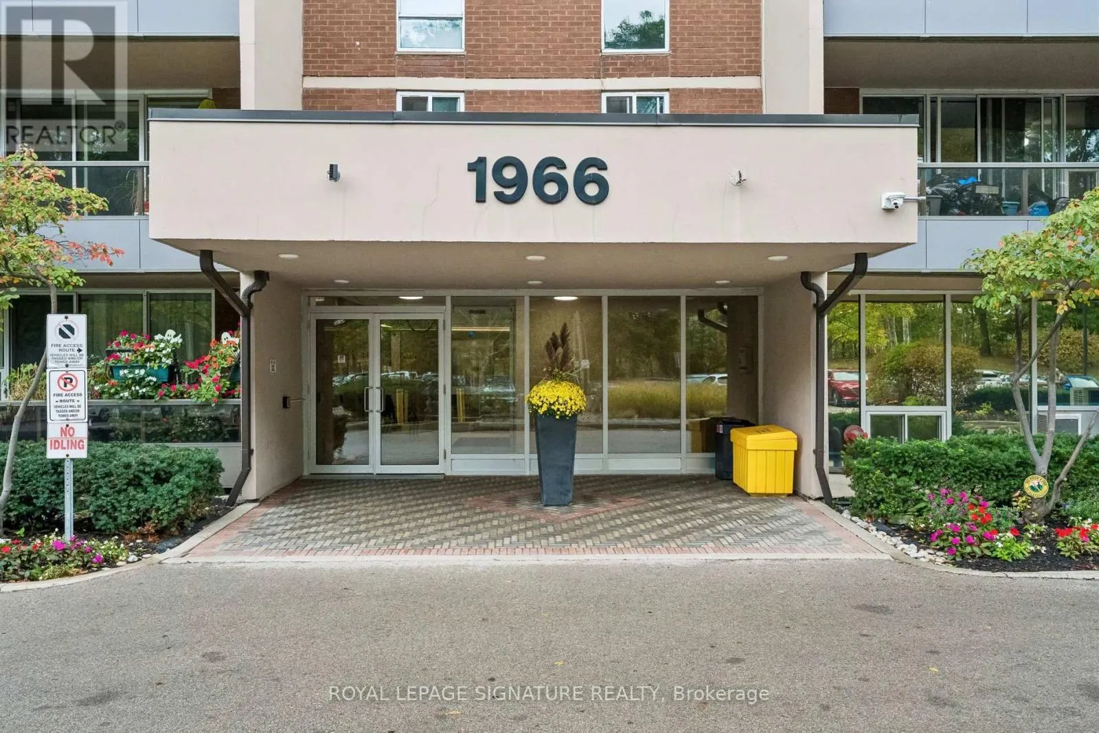 809 - 1966 MAIN STREET W