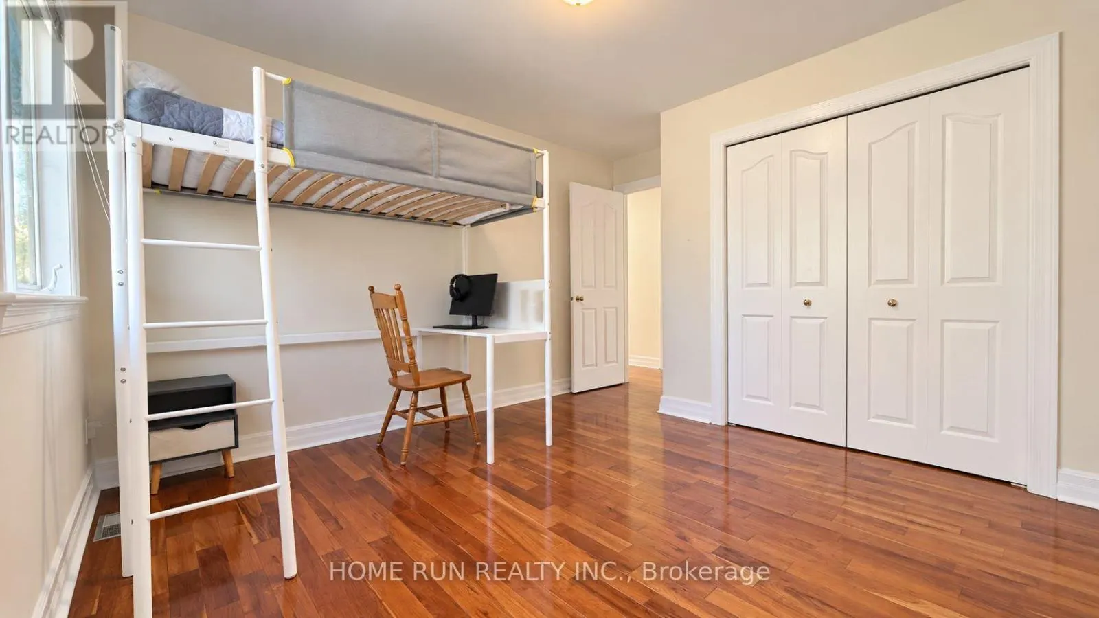 124 RIDGEFIELD CRESCENT