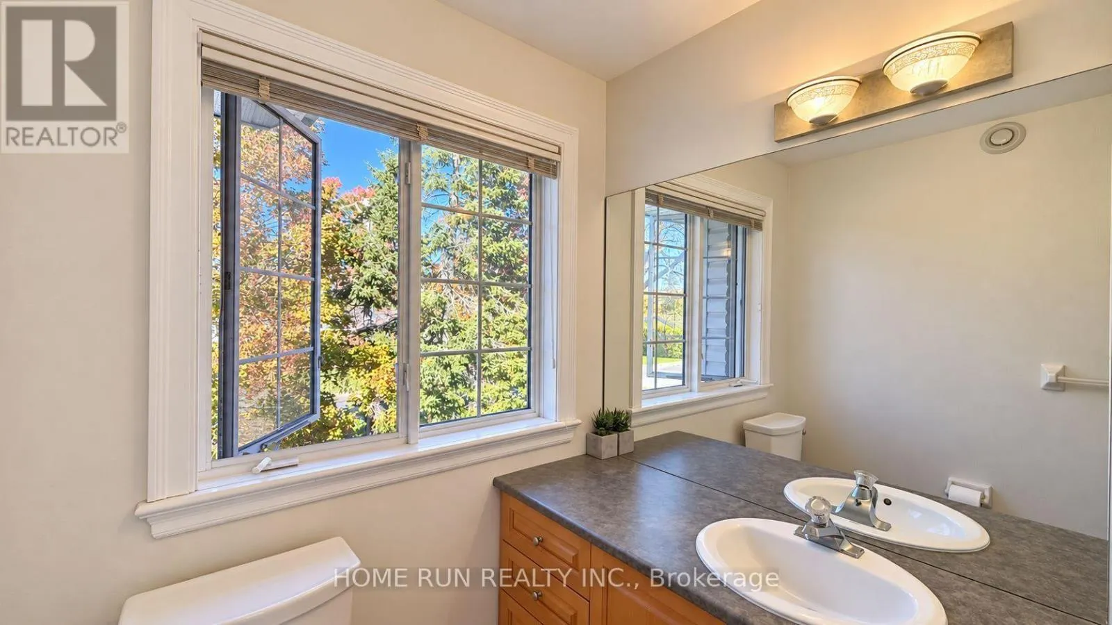 124 RIDGEFIELD CRESCENT