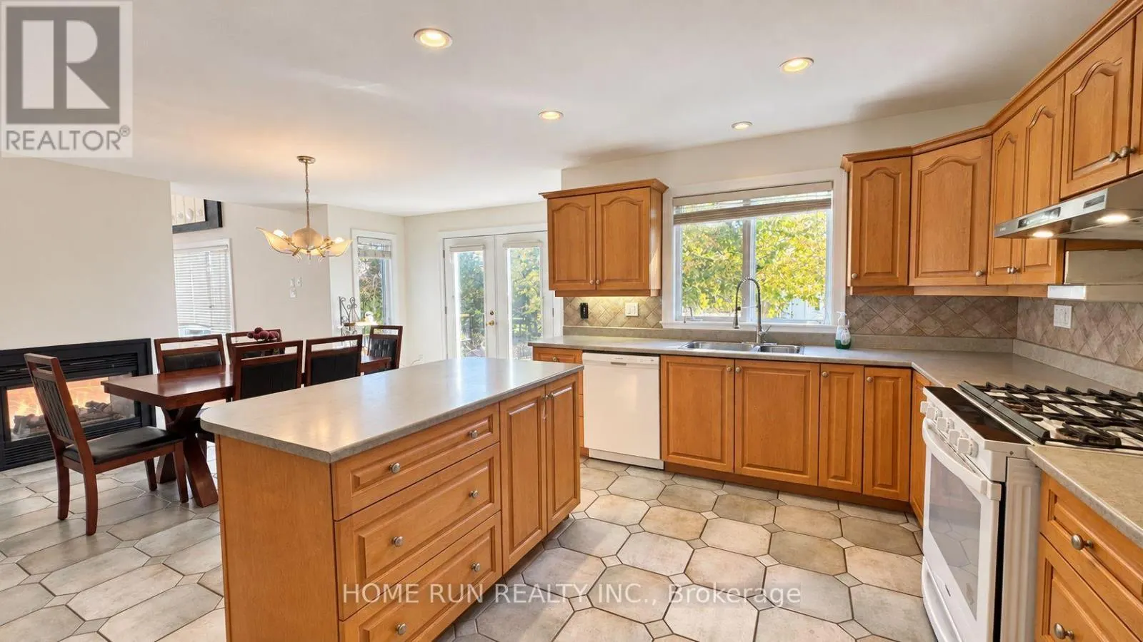 124 RIDGEFIELD CRESCENT